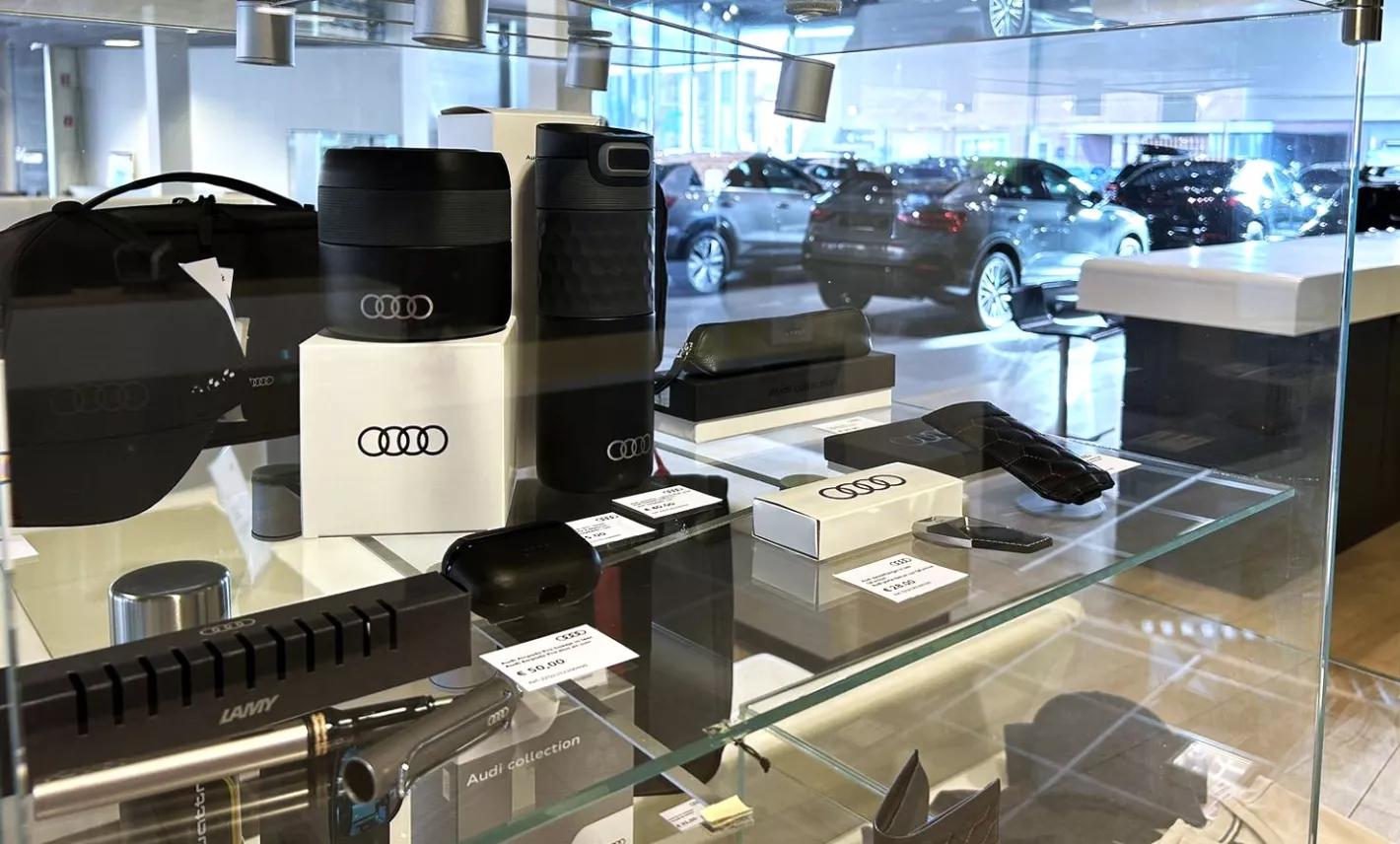 vitrine accessoires audi